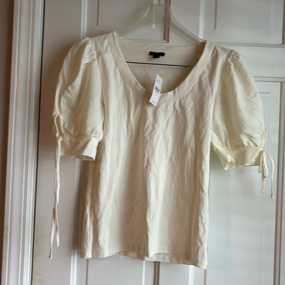 NWT Ann Taylor off white short sleeve top. Size S